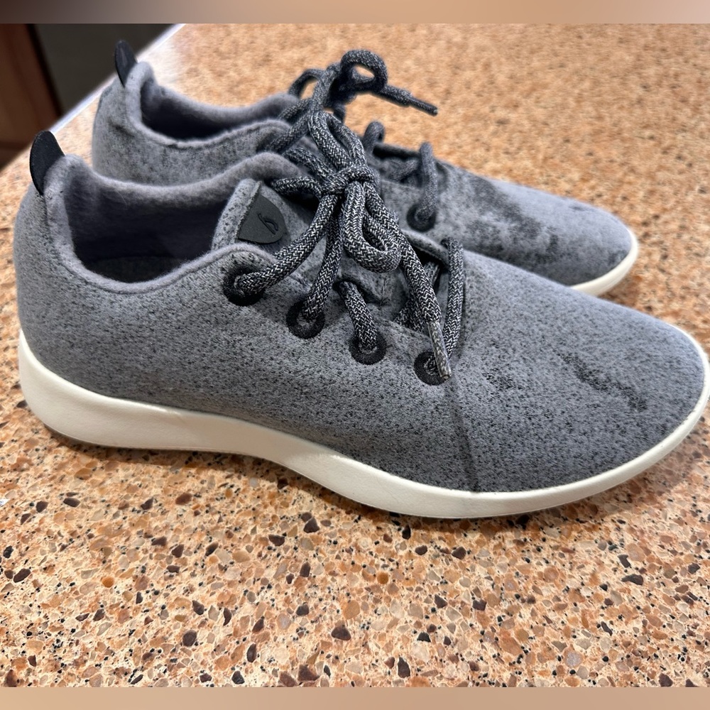 Allbirds wool women’s tennis shoes (size w9)